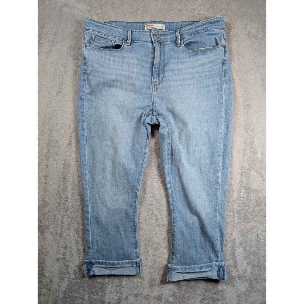 Levis Signature Mid Rise Capri Jeans Womens Size 14 Light Wash Cuffed Stretch